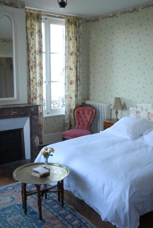 Chambres D'Hotes Chateau De La Puisaye Вернёй-сюр-Авр Экстерьер фото
